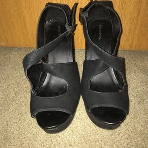 Black wedges